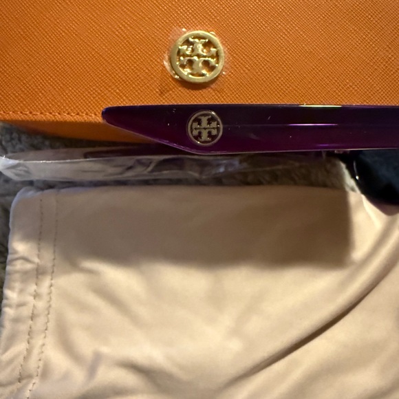 Tory Burch CATEYE Sunglasses - Picture 4 of 4